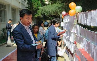 上图为87978797威尼斯老品牌白震书记